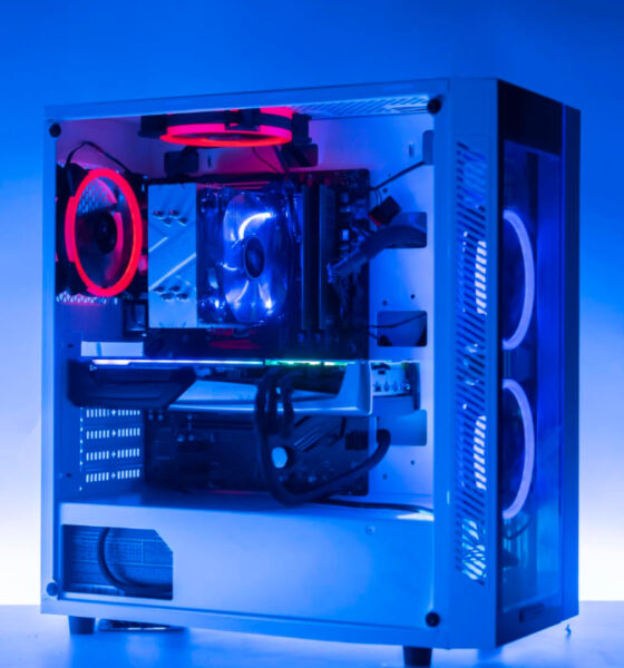 Quand le design prend le dessus : le match entre boîtiers pc vitrés et classiques !